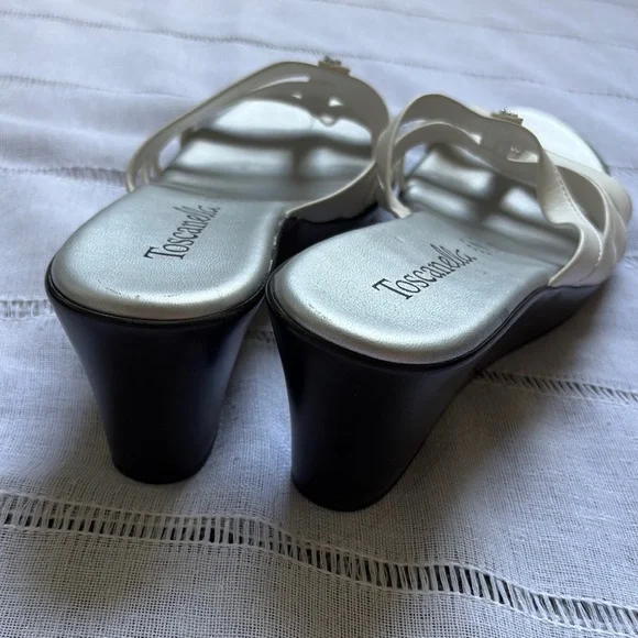 Toscanella Women's Elegant White Strappy Sandals - Picture 13 of 14